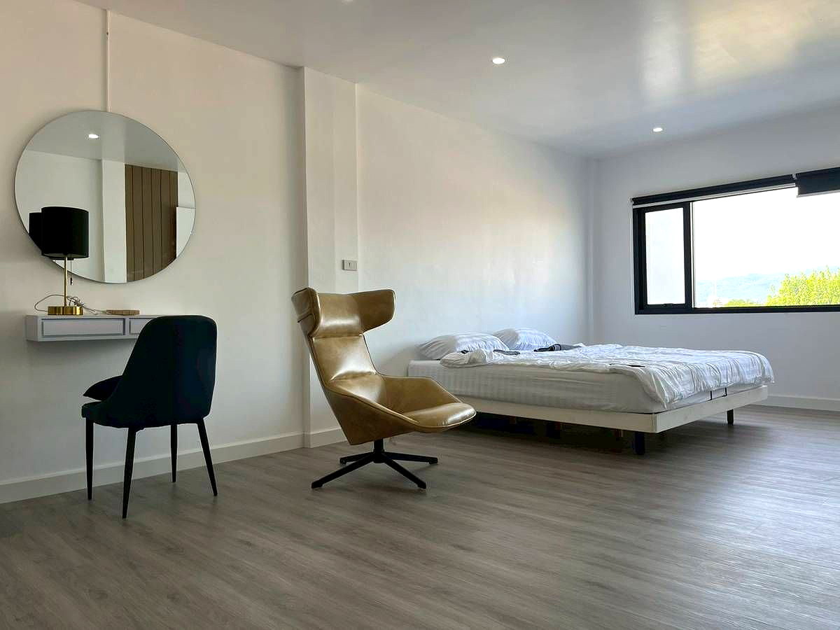 Pictures of Newly Room Opened near Fa Ham Intersection, Chiang Mai, with Doi Suthep views from every room.  1/37