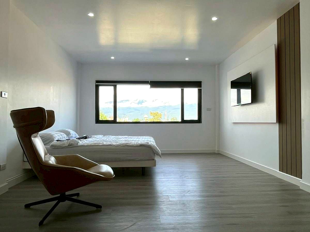 Pictures of Newly Room Opened near Fa Ham Intersection, Chiang Mai, with Doi Suthep views from every room.  21/37