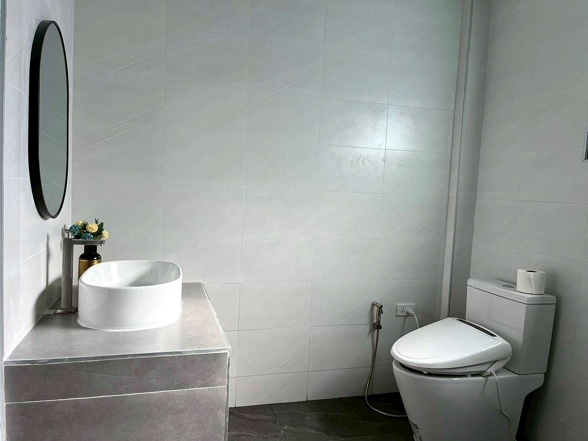 Pictures of Newly Room Opened near Fa Ham Intersection, Chiang Mai, with Doi Suthep views from every room.  32/37