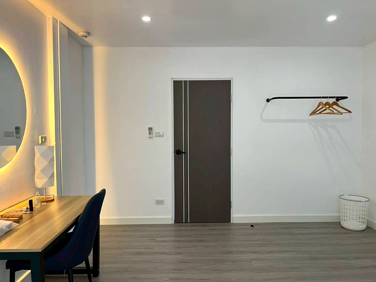 Pictures of Newly Room Opened near Fa Ham Intersection, Chiang Mai, with Doi Suthep views from every room.  29/37