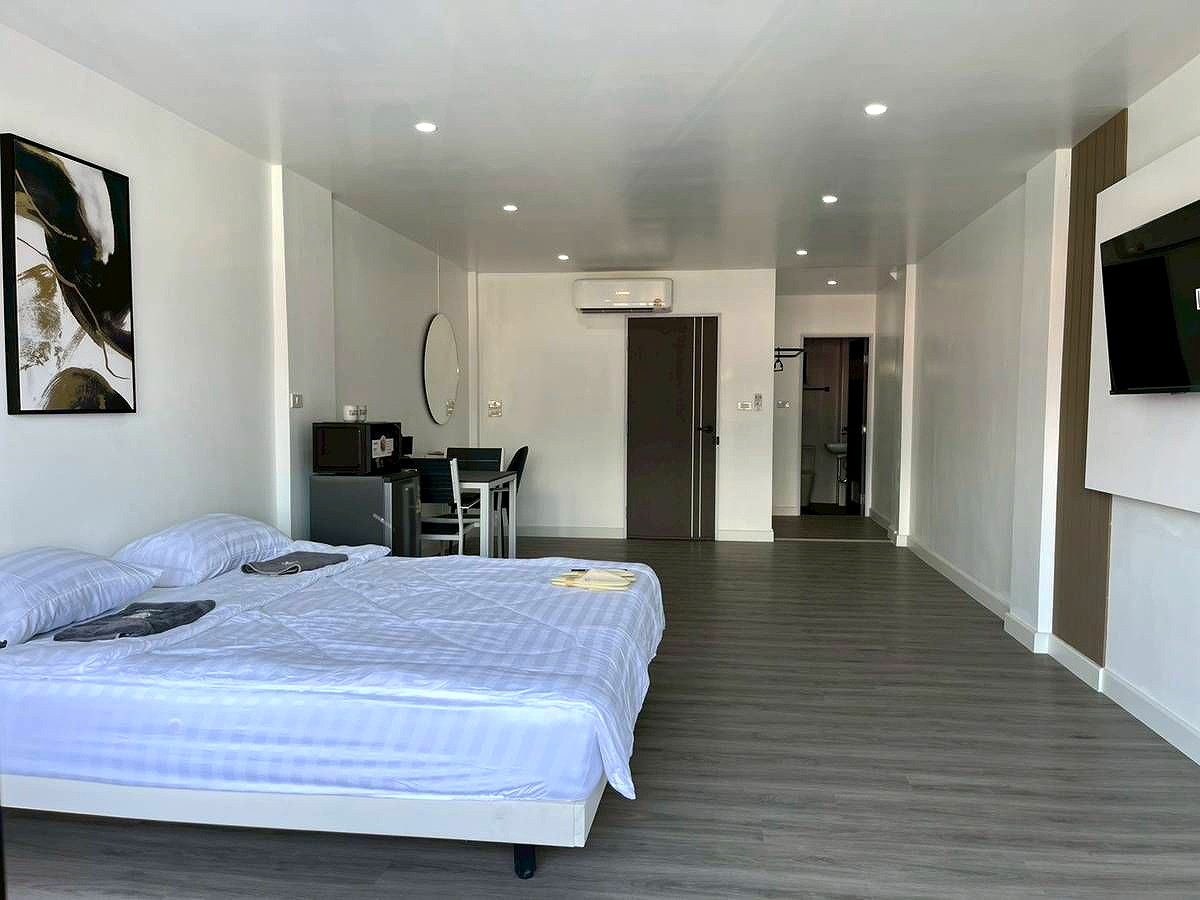 Pictures of Newly Room Opened near Fa Ham Intersection, Chiang Mai, with Doi Suthep views from every room.  10/37