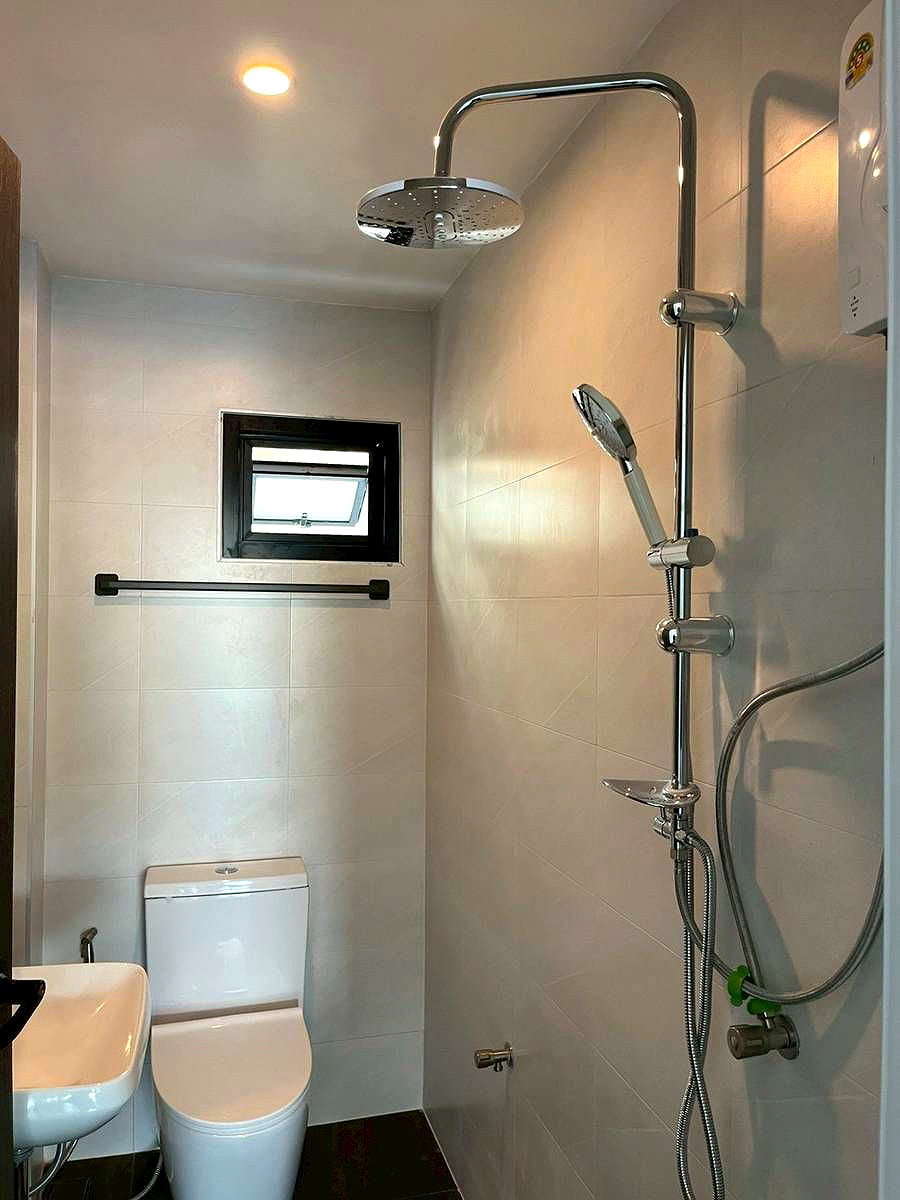 Pictures of Newly Room Opened near Fa Ham Intersection, Chiang Mai, with Doi Suthep views from every room.  20/37