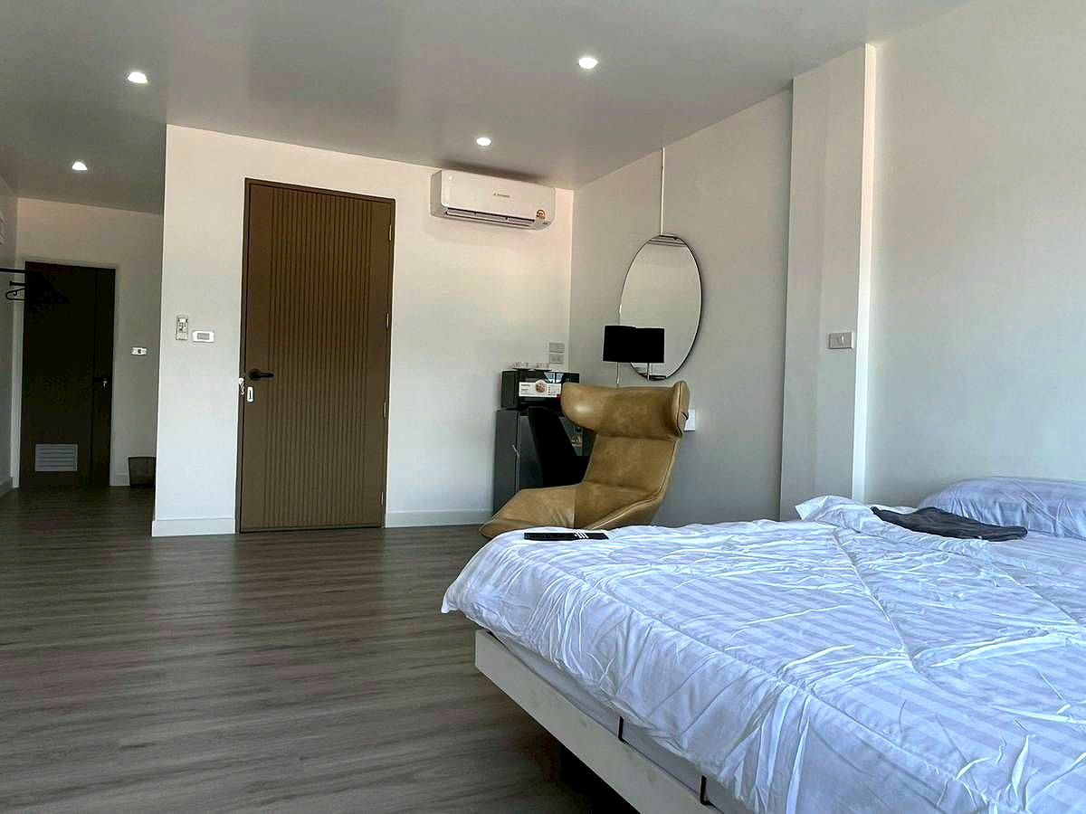 Pictures of Newly Room Opened near Fa Ham Intersection, Chiang Mai, with Doi Suthep views from every room.  22/37