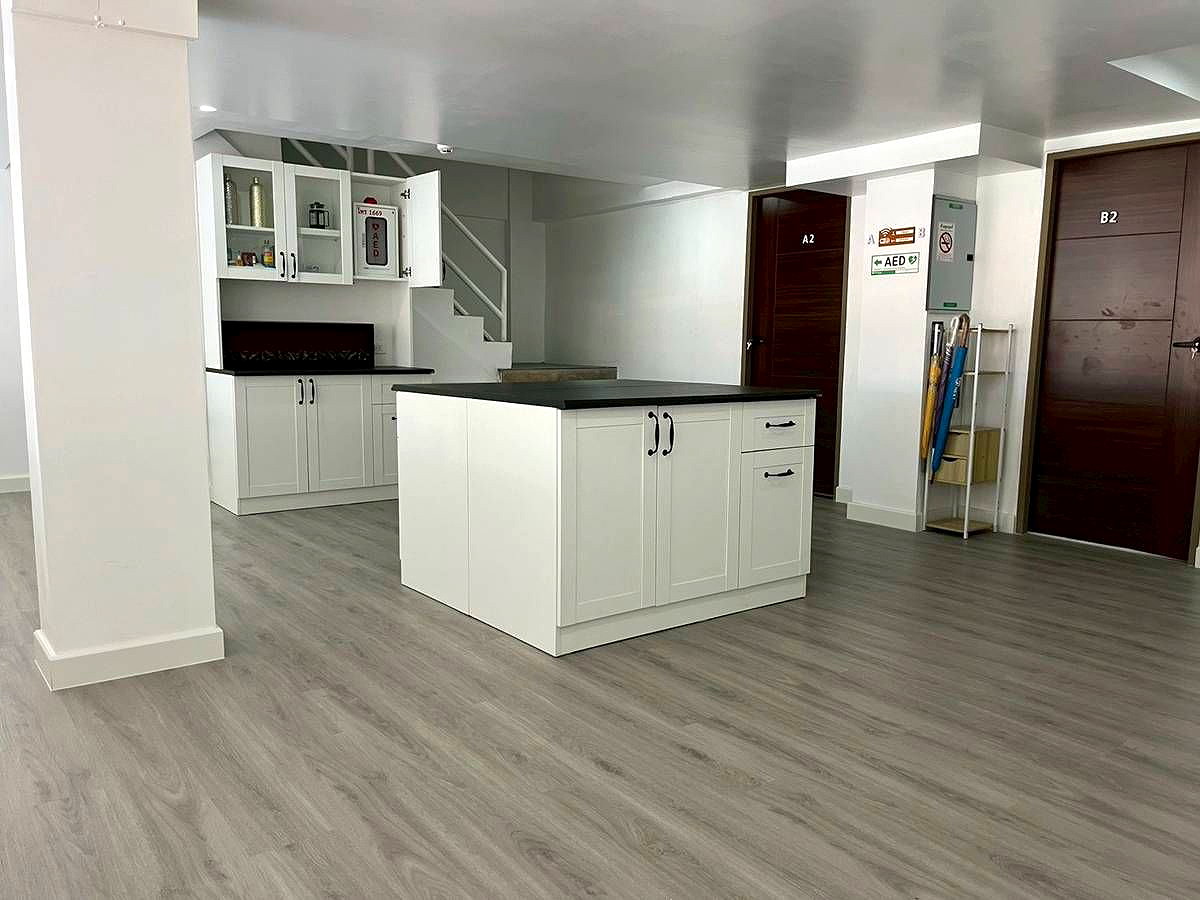 Pictures of Newly Room Opened near Fa Ham Intersection, Chiang Mai, with Doi Suthep views from every room.  33/37