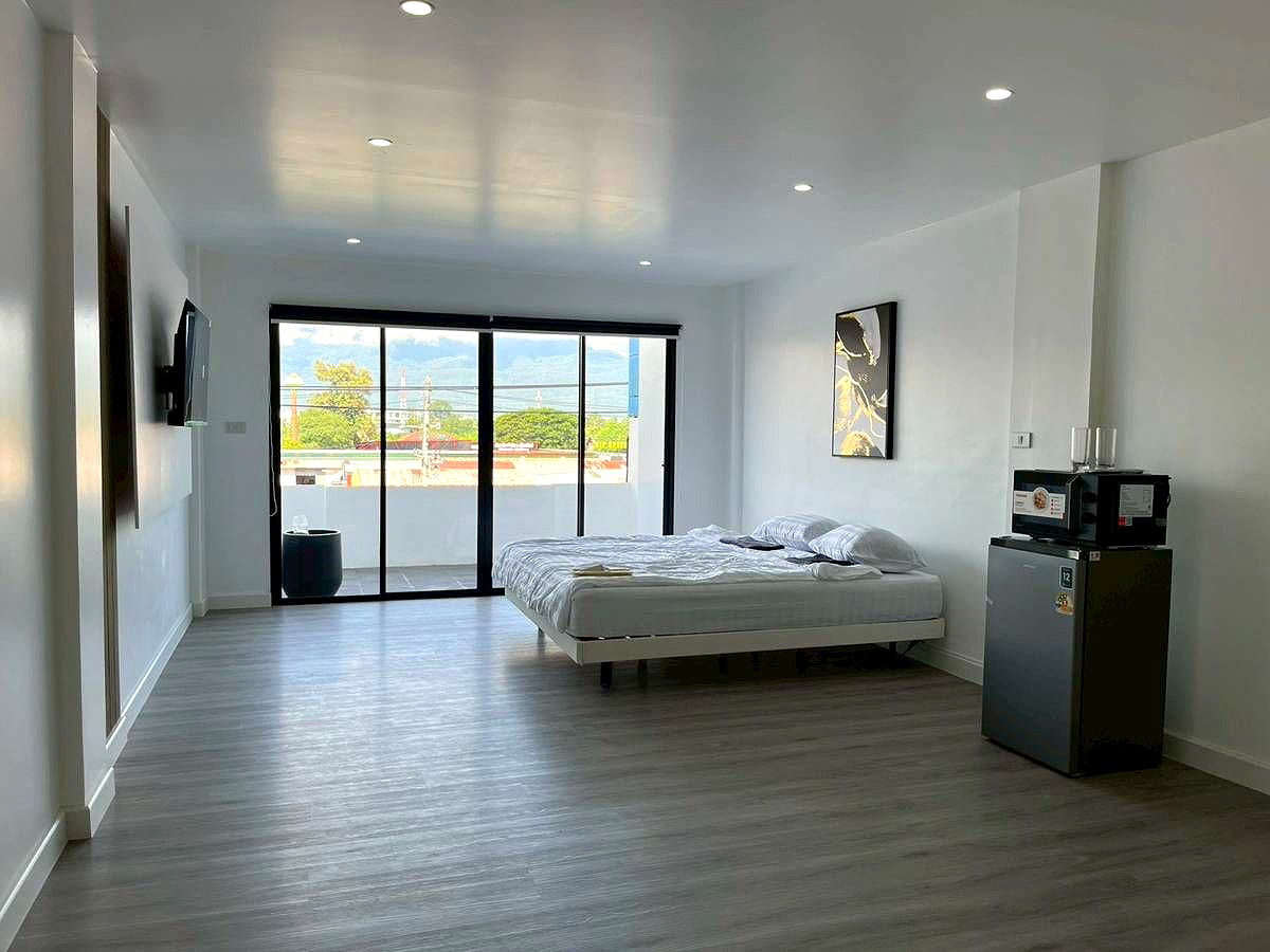 Pictures of Newly Room Opened near Fa Ham Intersection, Chiang Mai, with Doi Suthep views from every room.  6/37