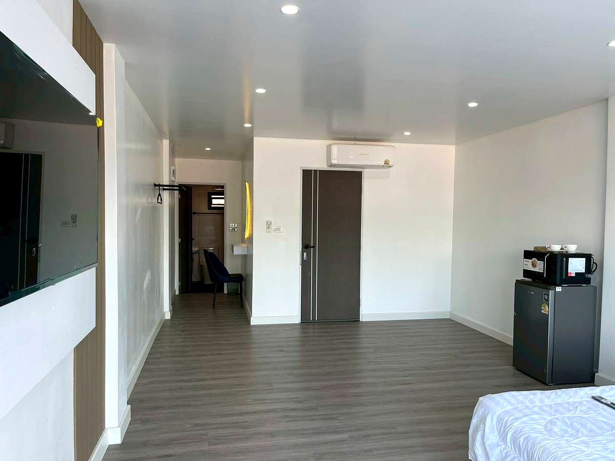 Pictures of Newly Room Opened near Fa Ham Intersection, Chiang Mai, with Doi Suthep views from every room.  18/37