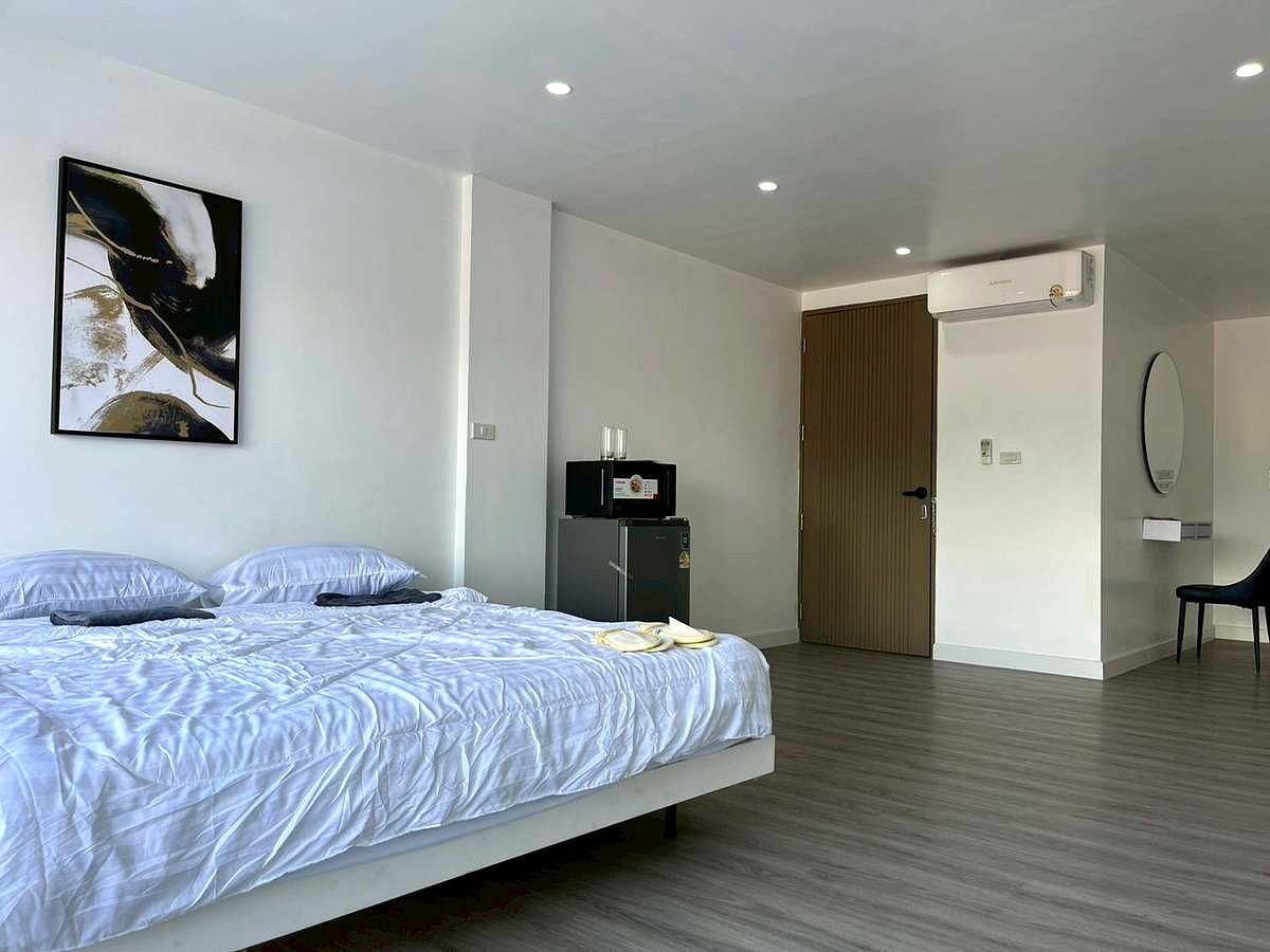 Pictures of Newly Room Opened near Fa Ham Intersection, Chiang Mai, with Doi Suthep views from every room.  7/37