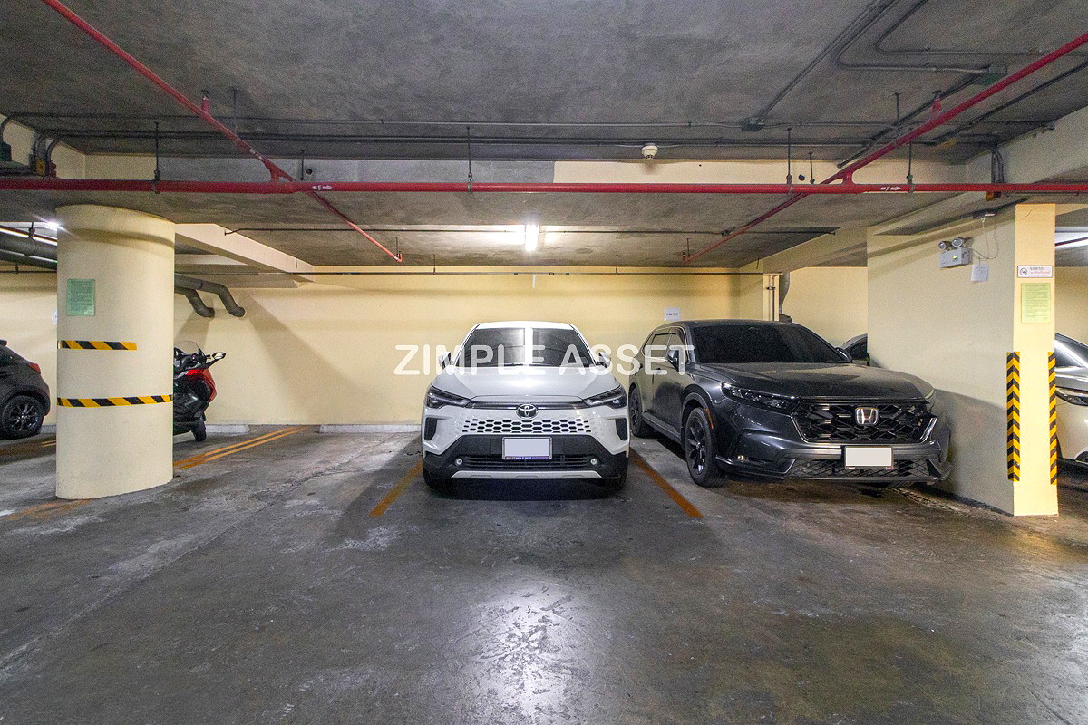 Pictures of Luxury residence in center of Asoke, fully furnished with cleaning service and pet-friendly.  50/52