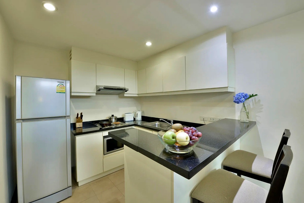 Pictures of Serviced apartment with full facilities in Soi Phaholyothin 3, near BTS Sanam Pao.  21/65
