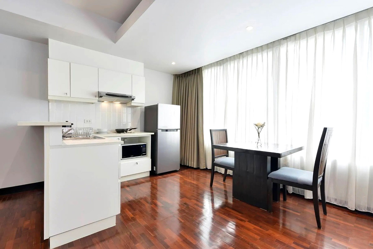 Pictures of Serviced apartment with full facilities in Soi Phaholyothin 3, near BTS Sanam Pao.  11/65