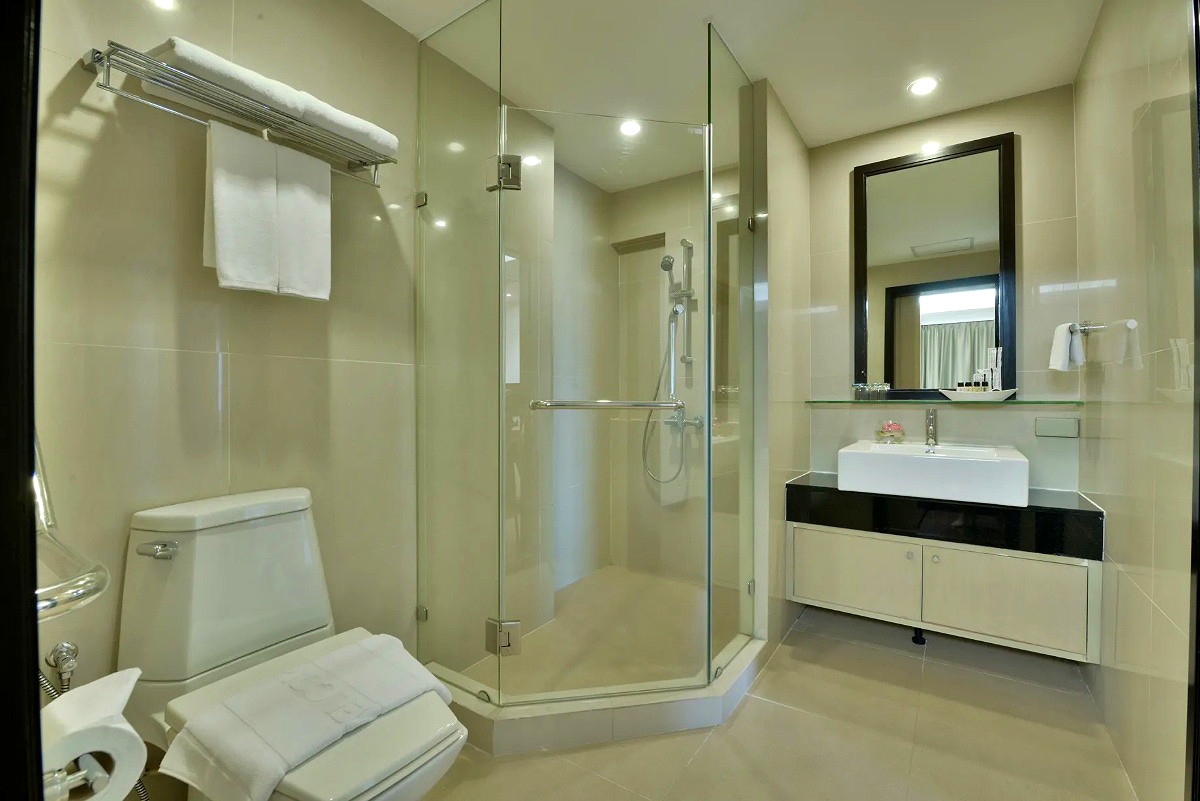 Pictures of Serviced apartment with full facilities in Soi Phaholyothin 3, near BTS Sanam Pao.  25/65