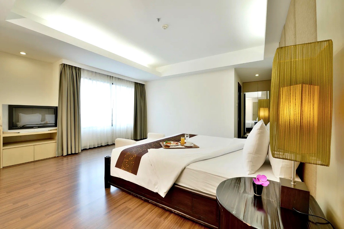 Pictures of Serviced apartment with full facilities in Soi Phaholyothin 3, near BTS Sanam Pao.  16/65