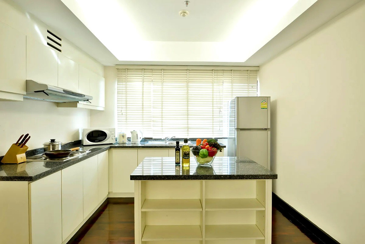 Pictures of Serviced apartment with full facilities in Soi Phaholyothin 3, near BTS Sanam Pao.  39/65