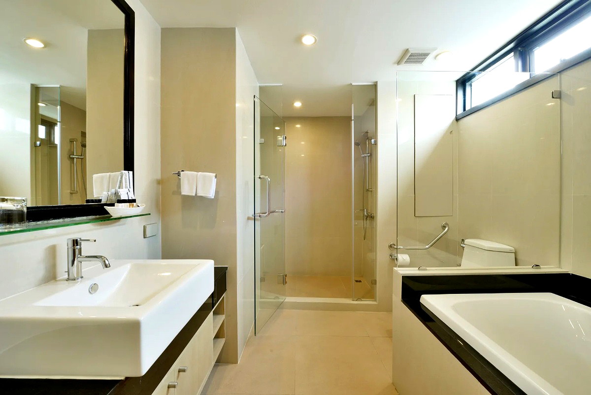 Pictures of Serviced apartment with full facilities in Soi Phaholyothin 3, near BTS Sanam Pao.  24/65
