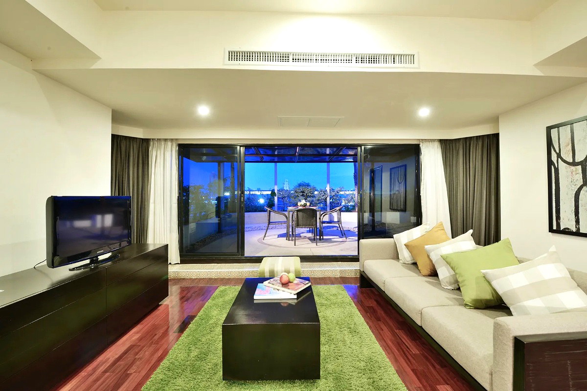Pictures of Serviced apartment with full facilities in Soi Phaholyothin 3, near BTS Sanam Pao.  31/65