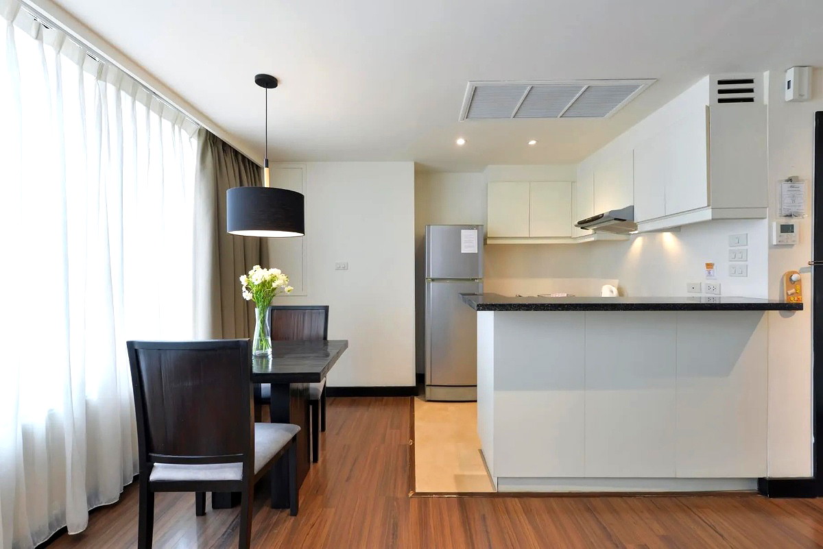 Pictures of Serviced apartment with full facilities in Soi Phaholyothin 3, near BTS Sanam Pao.  10/65
