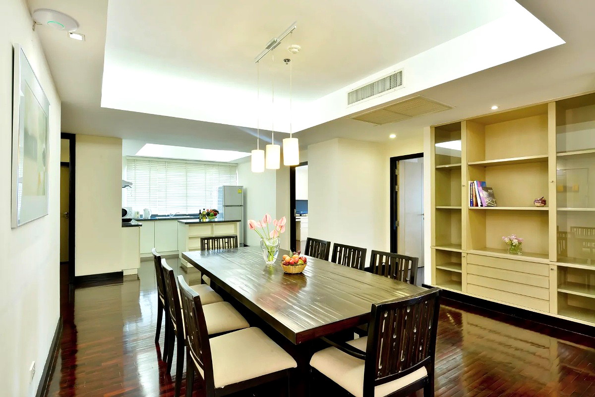 Pictures of Serviced apartment with full facilities in Soi Phaholyothin 3, near BTS Sanam Pao.  37/65