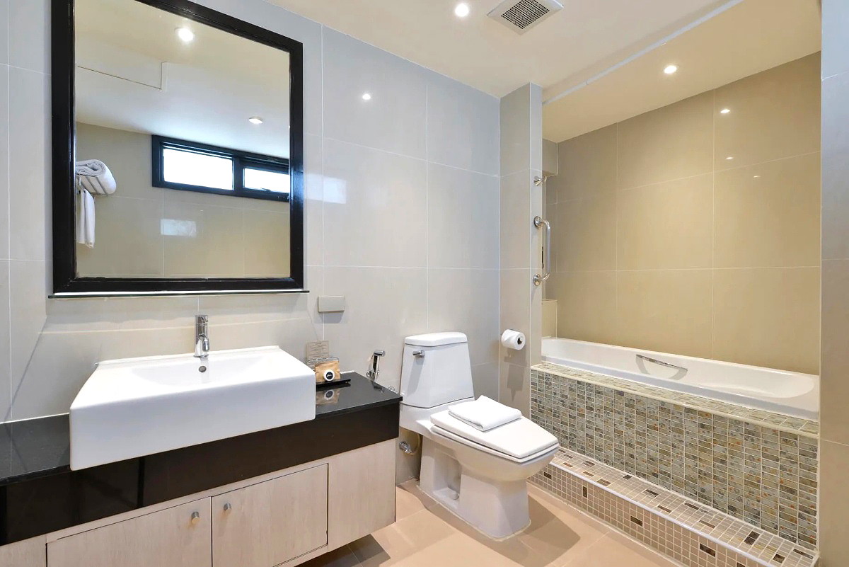 Pictures of Serviced apartment with full facilities in Soi Phaholyothin 3, near BTS Sanam Pao.  13/65