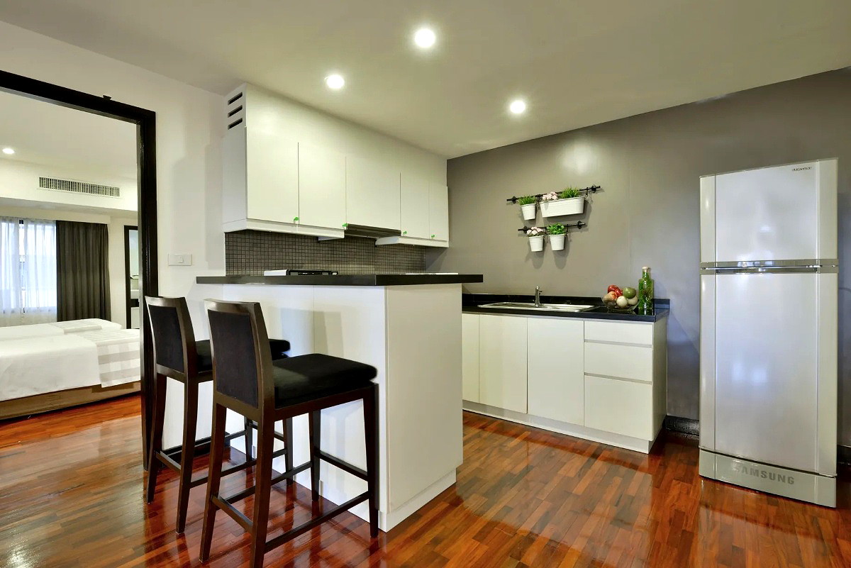 Pictures of Serviced apartment with full facilities in Soi Phaholyothin 3, near BTS Sanam Pao.  29/65