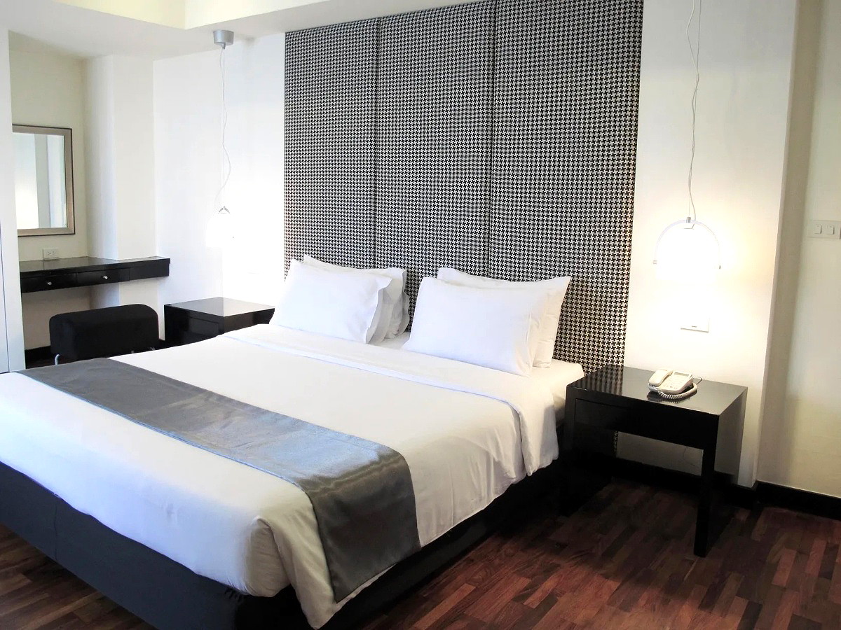 Pictures of Serviced apartment with full facilities in Soi Phaholyothin 3, near BTS Sanam Pao.  3/65