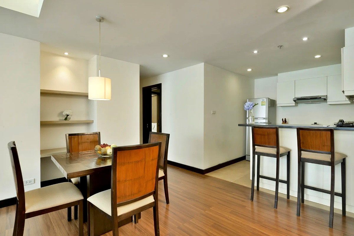 Pictures of Serviced apartment with full facilities in Soi Phaholyothin 3, near BTS Sanam Pao.  18/65