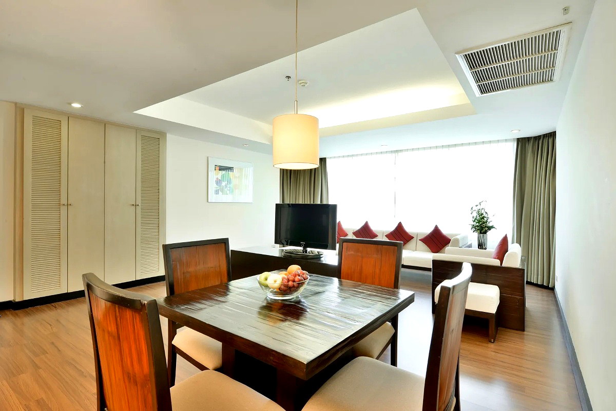Pictures of Serviced apartment with full facilities in Soi Phaholyothin 3, near BTS Sanam Pao.  19/65