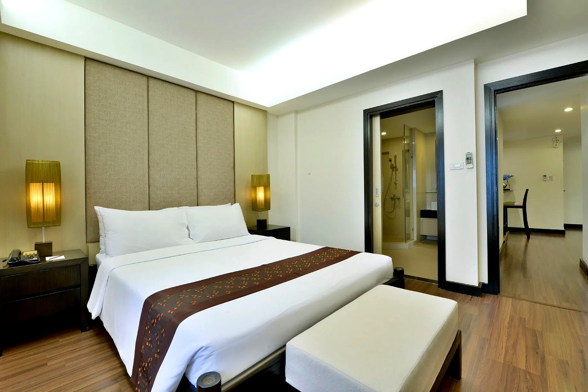 Pictures of Serviced apartment with full facilities in Soi Phaholyothin 3, near BTS Sanam Pao.  15/65