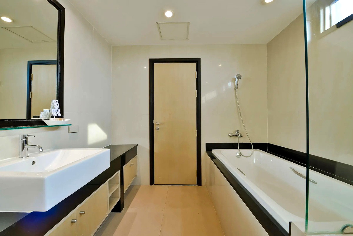Pictures of Serviced apartment with full facilities in Soi Phaholyothin 3, near BTS Sanam Pao.  49/65