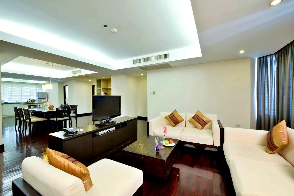 Pictures of Serviced apartment with full facilities in Soi Phaholyothin 3, near BTS Sanam Pao.  35/65