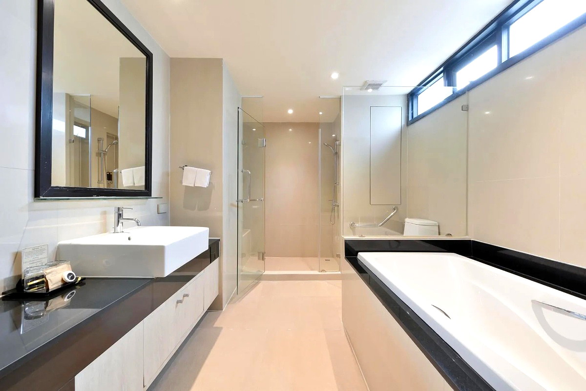 Pictures of Serviced apartment with full facilities in Soi Phaholyothin 3, near BTS Sanam Pao.  14/65