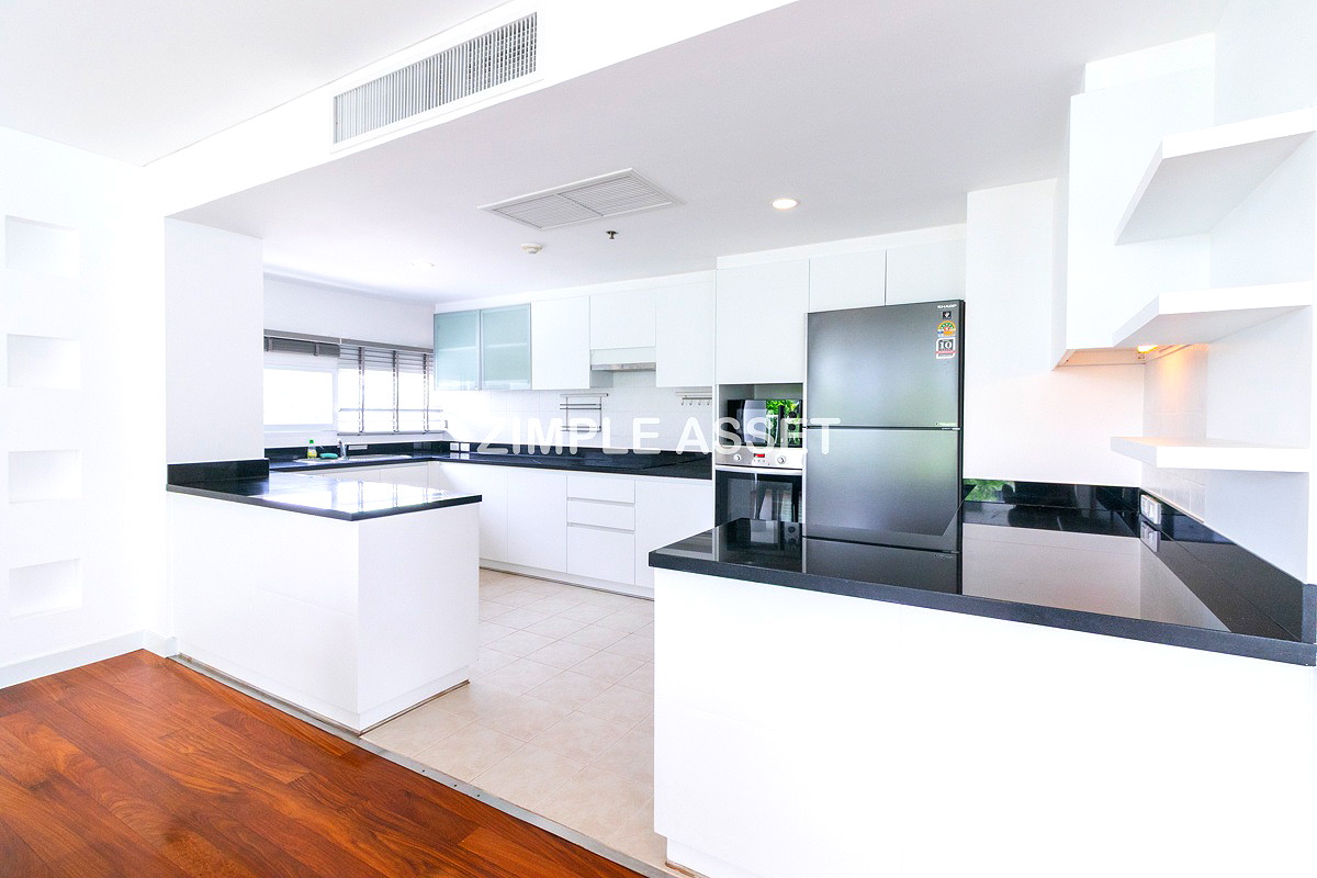 Pictures of Spacious Pet-Friendly Apartment in the Center of Ekkamai Fully furnished, near BTS Thong Lo. 38/65