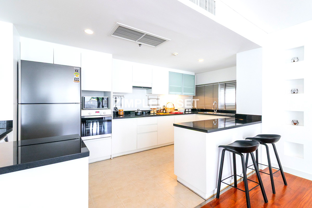 Pictures of Spacious Pet-Friendly Apartment in the Center of Ekkamai Fully furnished, near BTS Thong Lo. 12/65