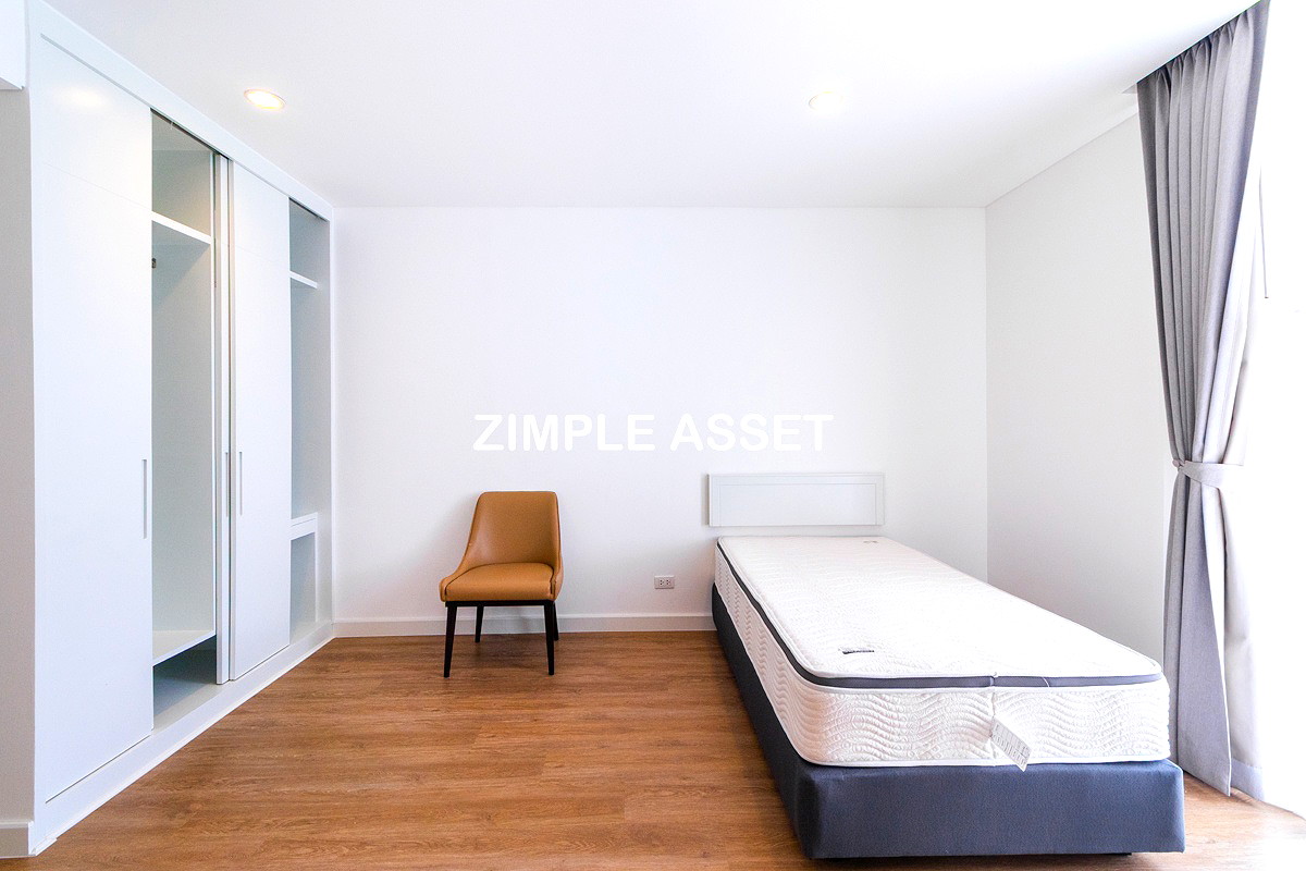 Pictures of Spacious Pet-Friendly Apartment in the Center of Ekkamai Fully furnished, near BTS Thong Lo. 52/65