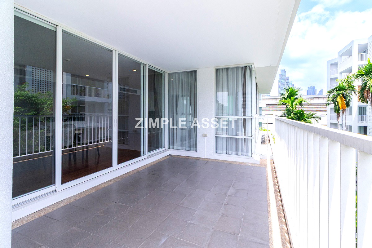 Pictures of Spacious Pet-Friendly Apartment in the Center of Ekkamai Fully furnished, near BTS Thong Lo. 43/65