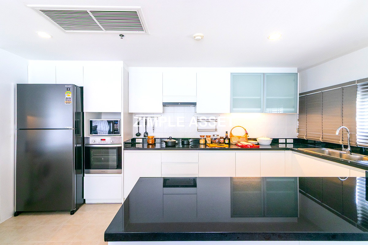 Pictures of Spacious Pet-Friendly Apartment in the Center of Ekkamai Fully furnished, near BTS Thong Lo. 11/65
