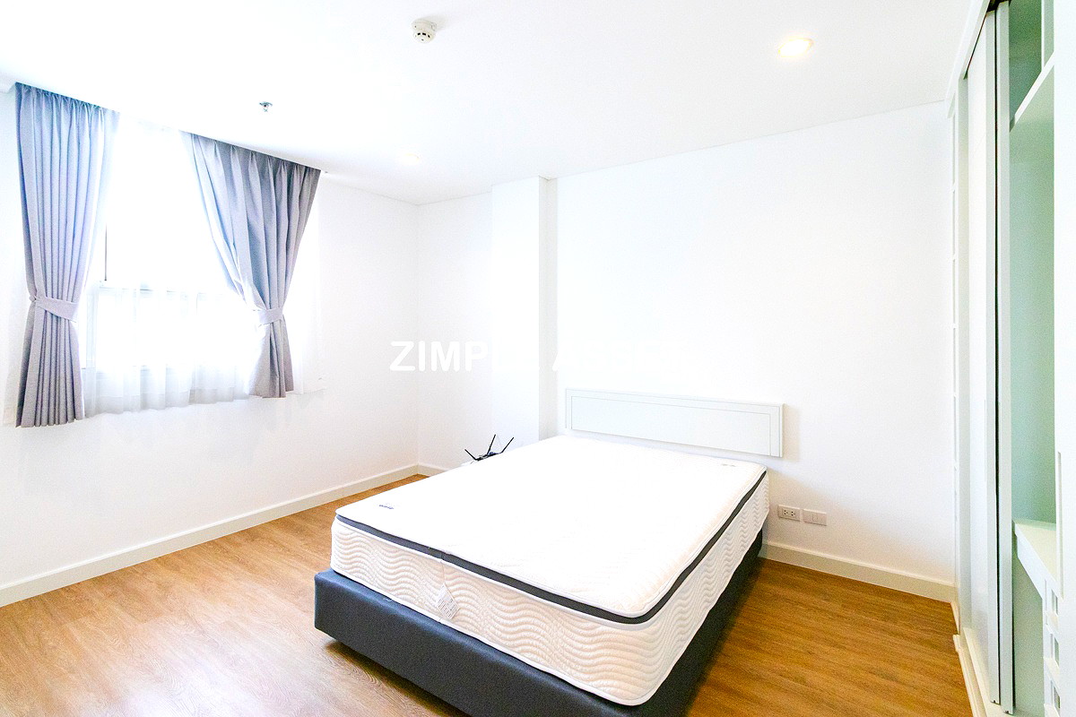 Pictures of Spacious Pet-Friendly Apartment in the Center of Ekkamai Fully furnished, near BTS Thong Lo. 54/65