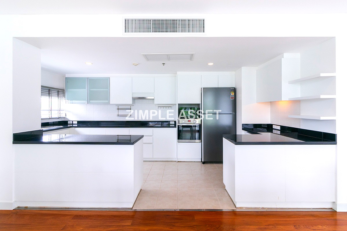 Pictures of Spacious Pet-Friendly Apartment in the Center of Ekkamai Fully furnished, near BTS Thong Lo. 39/65