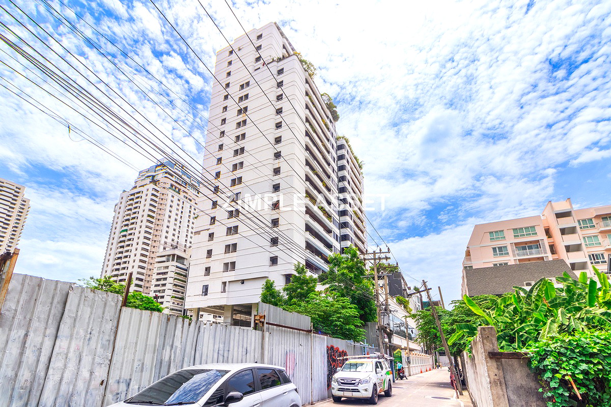 Pictures of Newly Renovated Modern Residence in Sukhumvit 13. Enjoy convenient access to the BTS. Pet Friendly 77/77