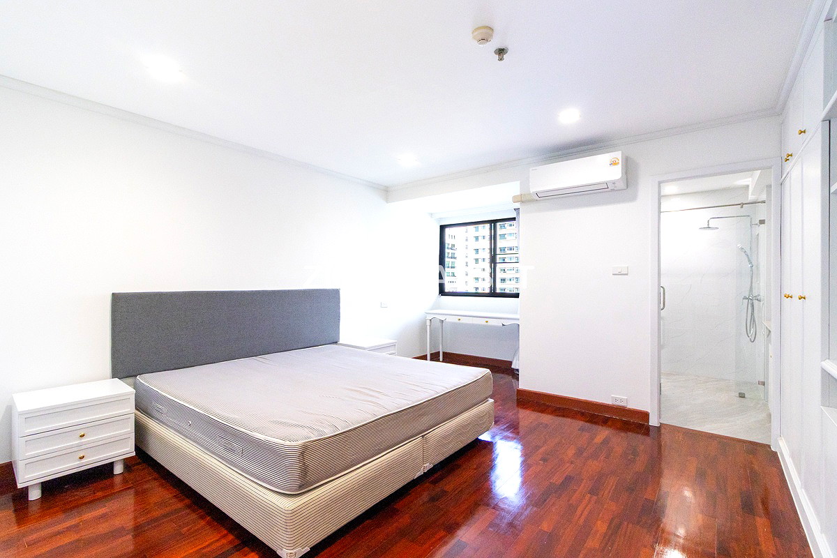 Pictures of Newly Renovated Modern Residence in Sukhumvit 13. Enjoy convenient access to the BTS. Pet Friendly 9/77