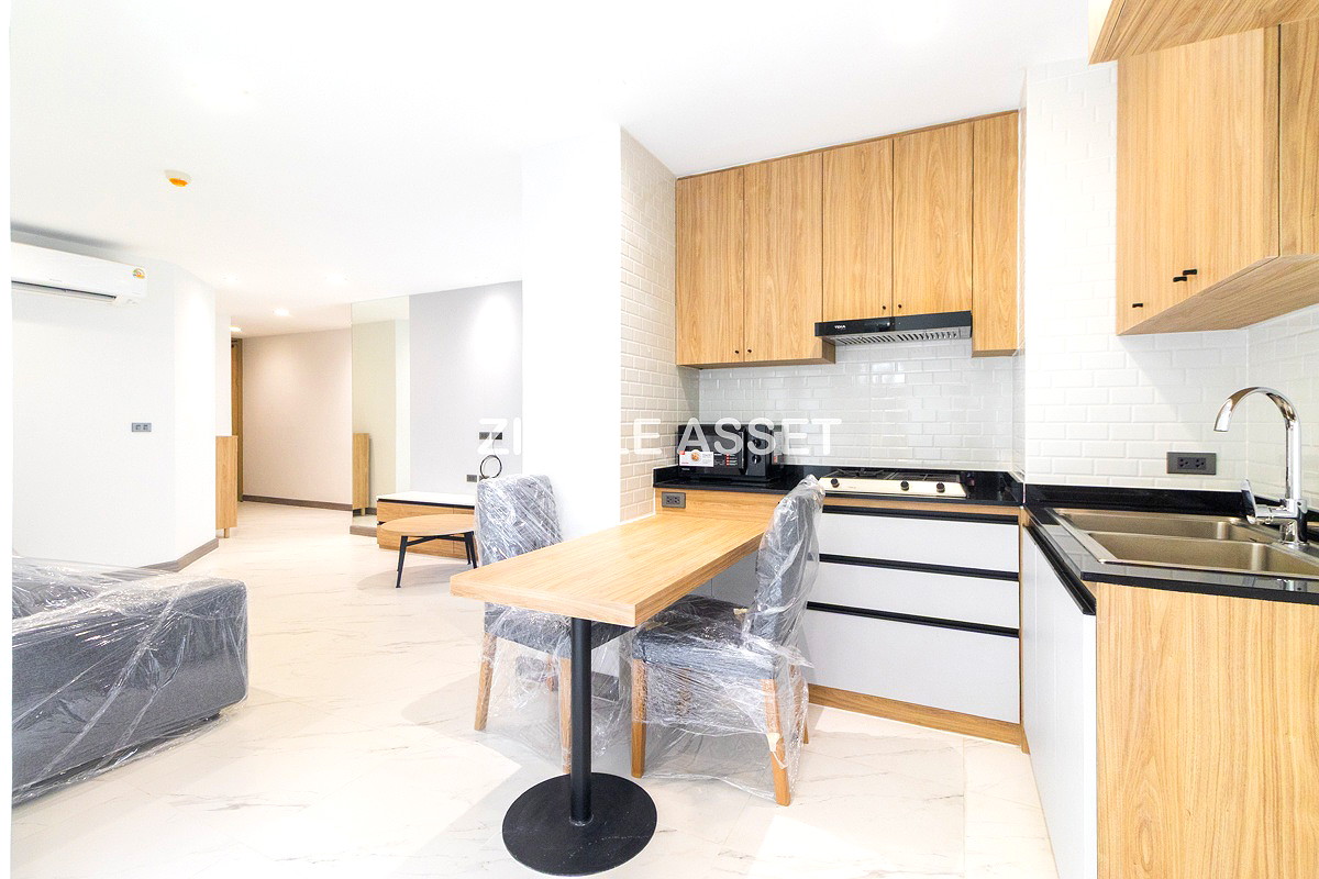 Pictures of Newly Renovated Modern Residence in Sukhumvit 13. Enjoy convenient access to the BTS. Pet Friendly 25/77