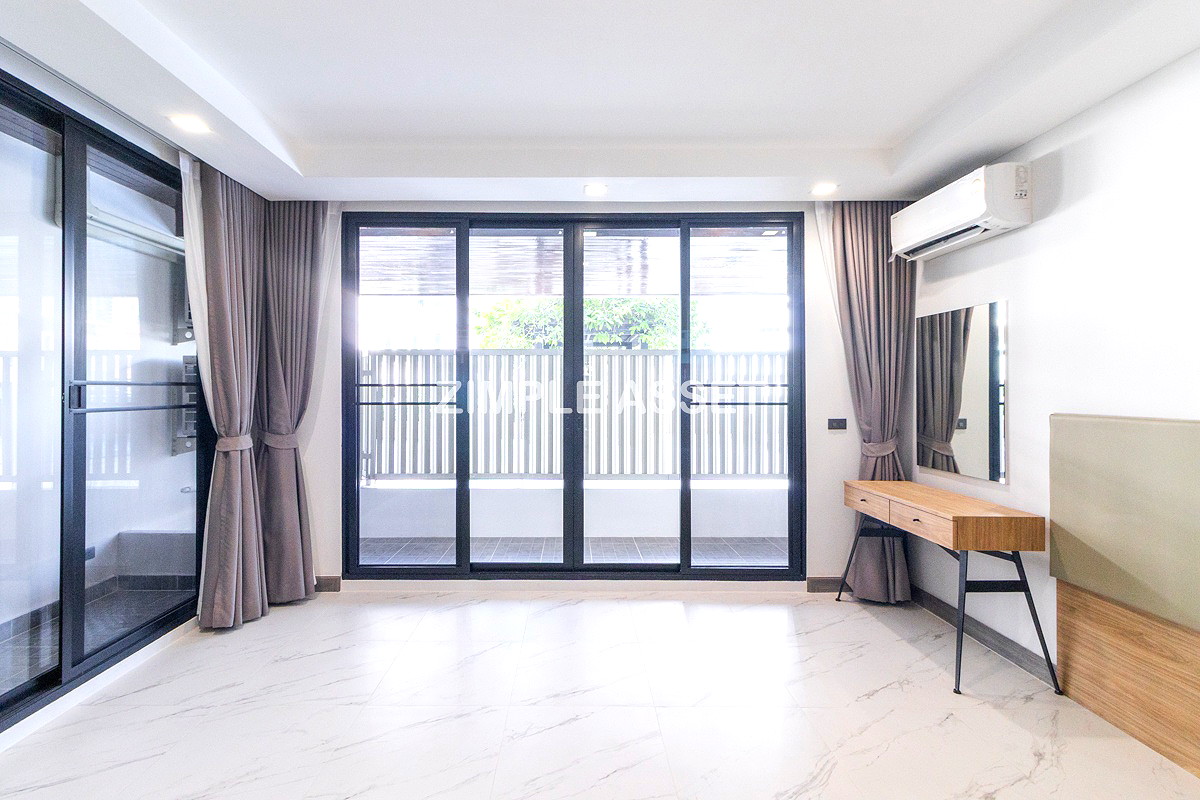 Pictures of Newly Renovated Modern Residence in Sukhumvit 13. Enjoy convenient access to the BTS. Pet Friendly 28/77
