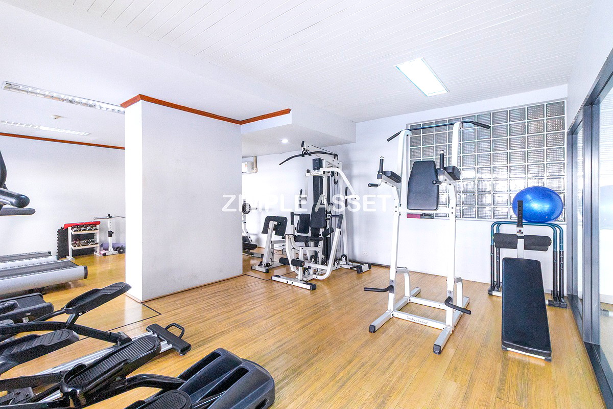Pictures of Newly Renovated Modern Residence in Sukhumvit 13. Enjoy convenient access to the BTS. Pet Friendly 72/77