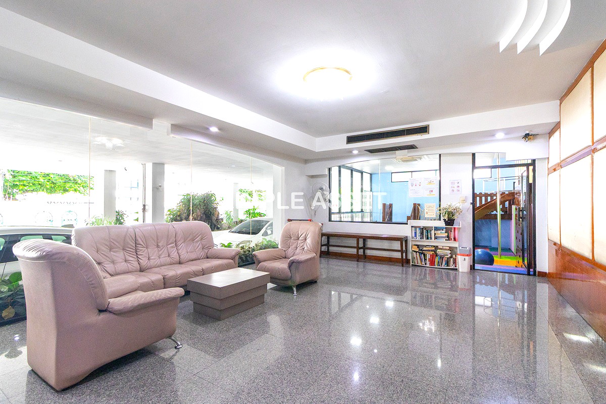 Pictures of Newly Renovated Modern Residence in Sukhumvit 13. Enjoy convenient access to the BTS. Pet Friendly 58/77