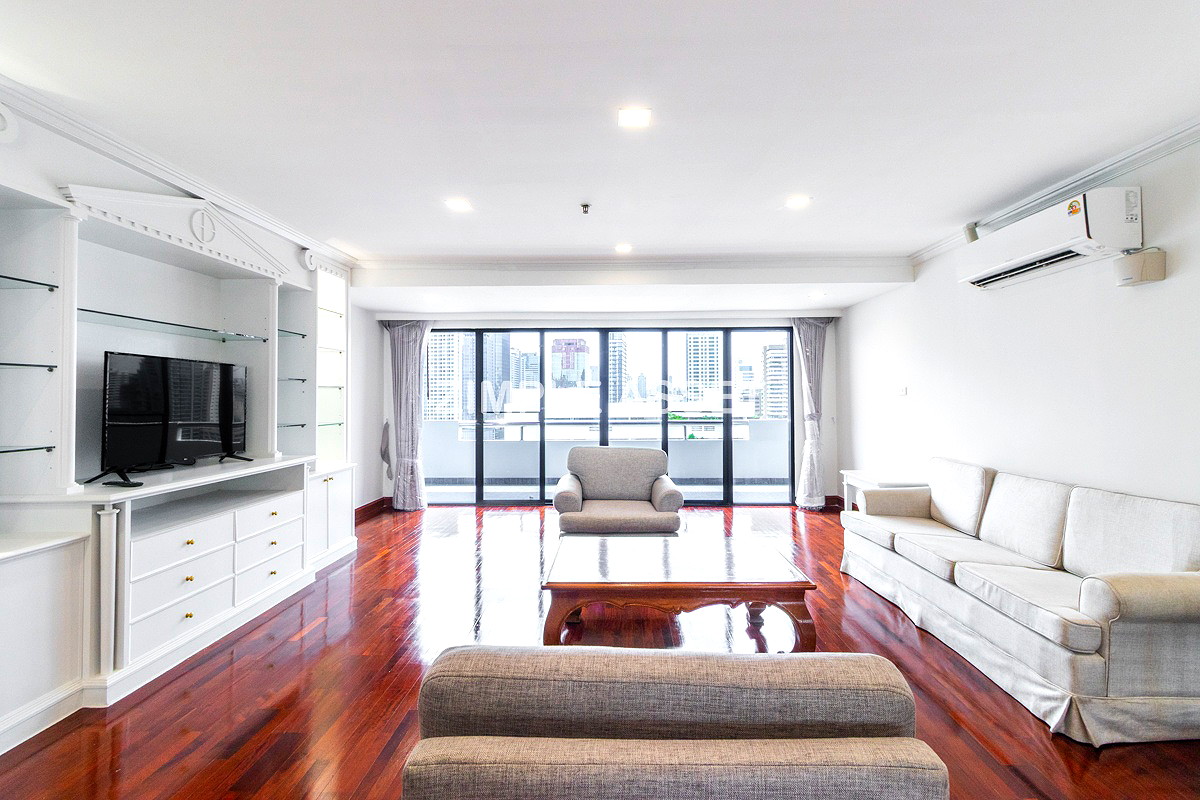 Pictures of Newly Renovated Modern Residence in Sukhumvit 13. Enjoy convenient access to the BTS. Pet Friendly 1/77