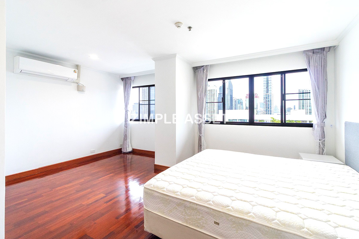 Pictures of Newly Renovated Modern Residence in Sukhumvit 13. Enjoy convenient access to the BTS. Pet Friendly 11/77