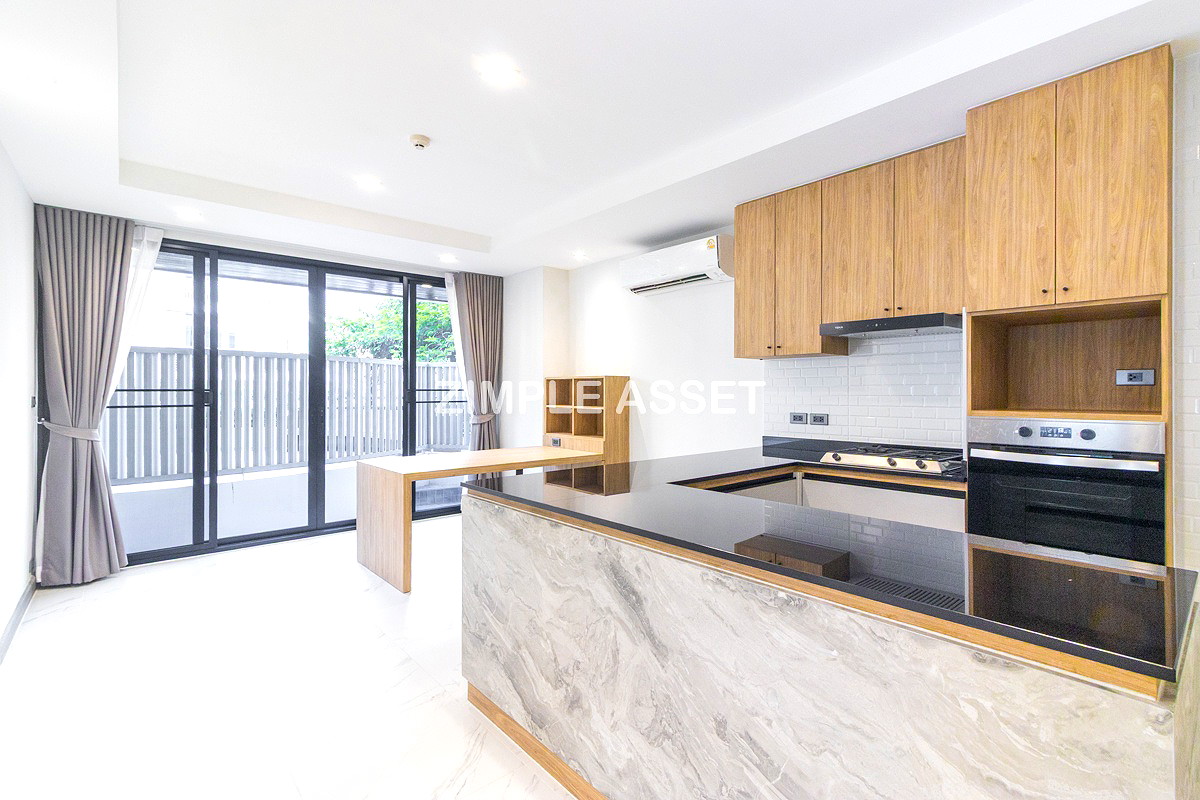 Pictures of Newly Renovated Modern Residence in Sukhumvit 13. Enjoy convenient access to the BTS. Pet Friendly 56/77