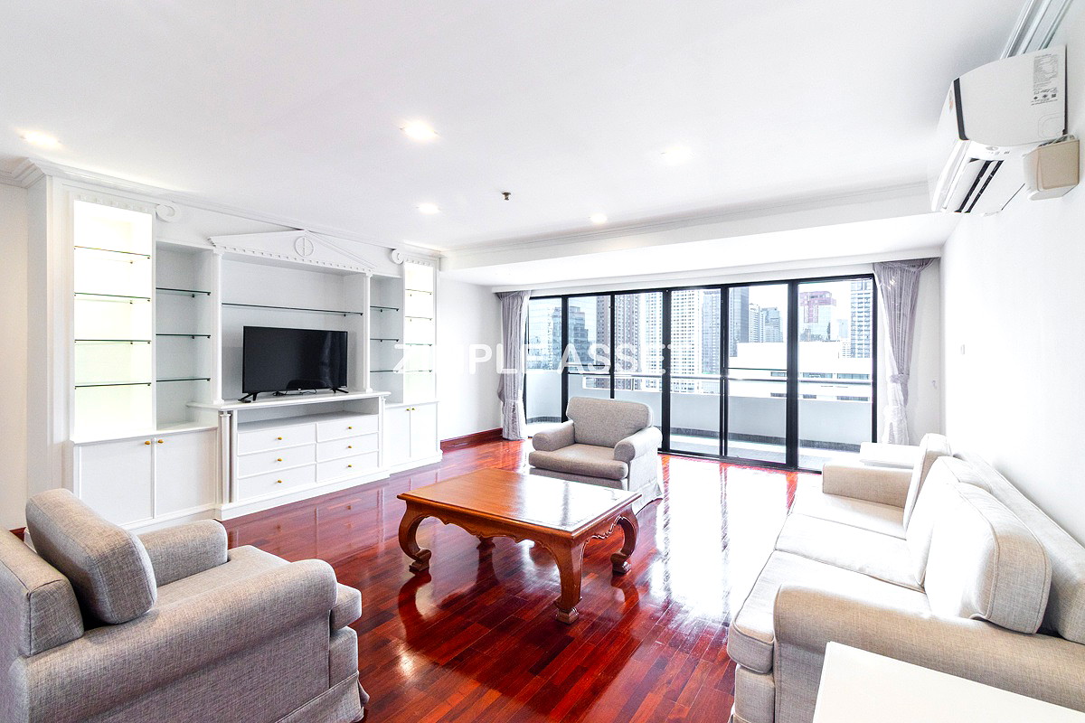 Pictures of Newly Renovated Modern Residence in Sukhumvit 13. Enjoy convenient access to the BTS. Pet Friendly 3/77