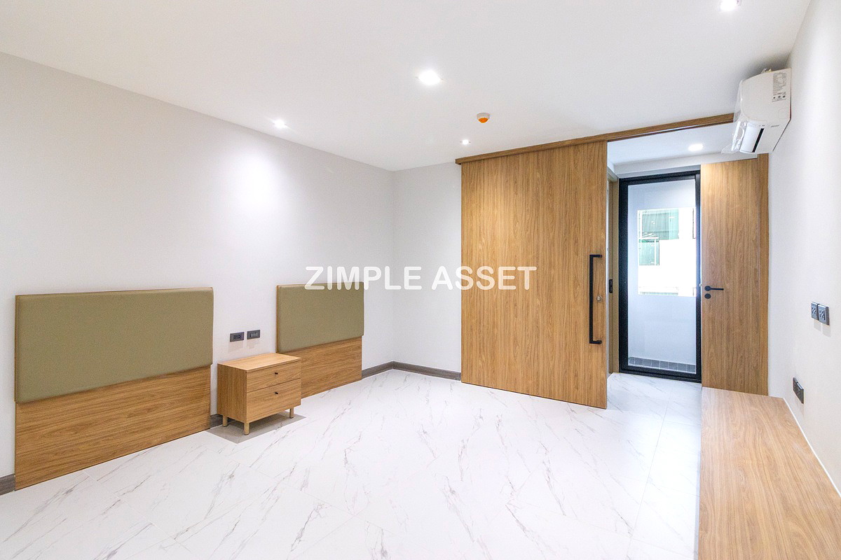 Pictures of Newly Renovated Modern Residence in Sukhumvit 13. Enjoy convenient access to the BTS. Pet Friendly 50/77