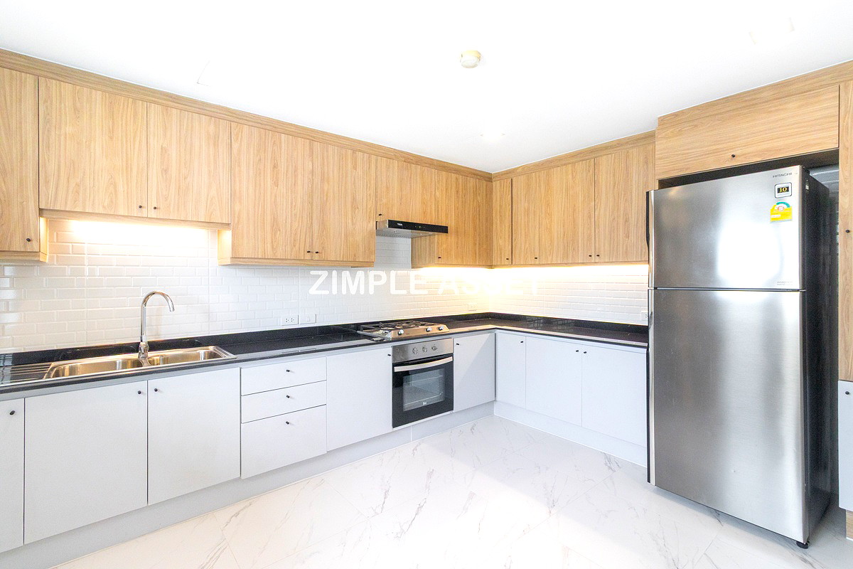 Pictures of Newly Renovated Modern Residence in Sukhumvit 13. Enjoy convenient access to the BTS. Pet Friendly 5/77