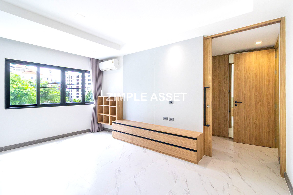 Pictures of Newly Renovated Modern Residence in Sukhumvit 13. Enjoy convenient access to the BTS. Pet Friendly 33/77